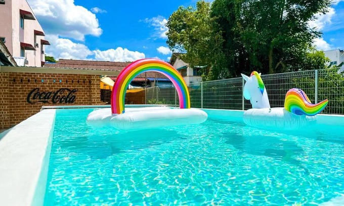 Kluang Casa | Kluang Swimming Pool Blues 11 Retro Homestay
