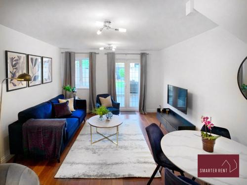 Knaphill Casa | Knaphill - 2 Bedroom Terrace House - With Garden
