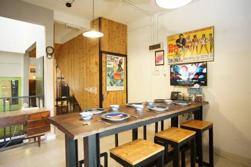 Taman Kota Laksamana Casa | Knocknock 70s Home, 5R5B Jonker Parking Netflix KTV Coway BBQ