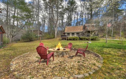 Morganton Casa | Knotty Creek Retreat - Creek Access, Outdoor Firepit + Hot Tub with Creek Views!