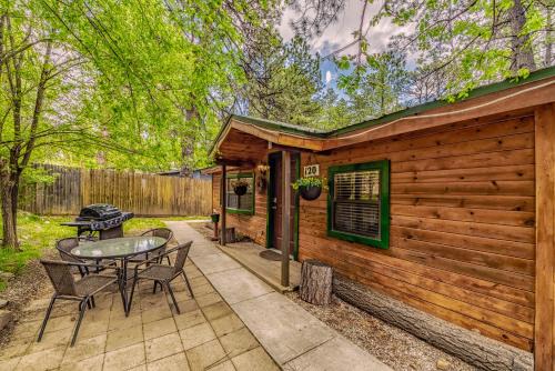 Ruidoso Casa | Knotty Pine: A Cute Ruidoso Classic with a Private Hot Tub!