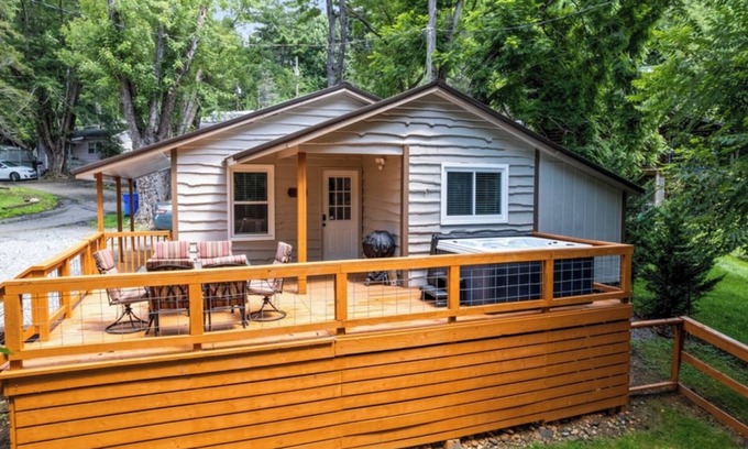 Maggie Valley Cabaña | Knotty Pine Cottage/Charming and Cozy w/Hot Tub, Pet Friendly!