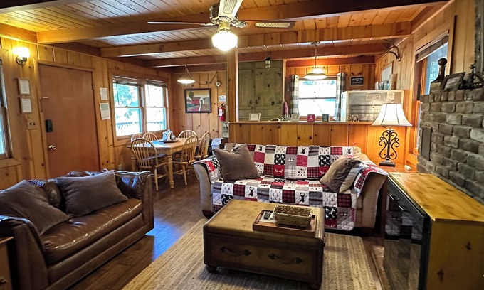 Mi-Wuk Village Cabina | Knotty Pine Old Time Cabin - Family built in 1955 - Central Heat - Lg Deck - A/C