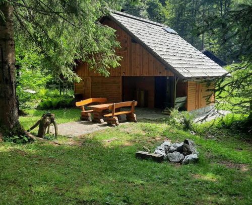 Bled Apartamento | Koča v gozdu, Forest house near Bled
