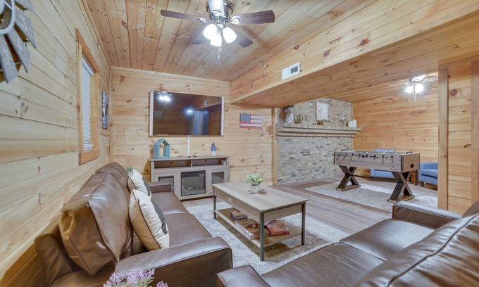 Kodak Casa | Kodak Getaway w/ Covered Decks + Game Room!
