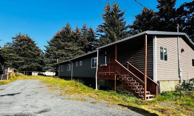 Chiniak Cabina | Kodiak Fishing-Hunting Lodge offers wilderness within driving distance to city