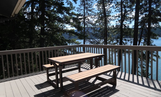 Coeur d'Alene Casa | Kokanee Bay Beach House Lake Coeur d'Alene!