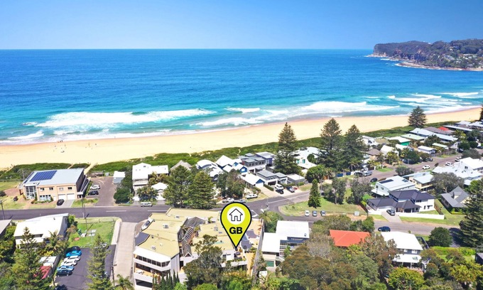 North Avoca Apartamento | Excelente unidad de 2 dormitorios en el bien ubicado edificio The Pines frente a la playa.