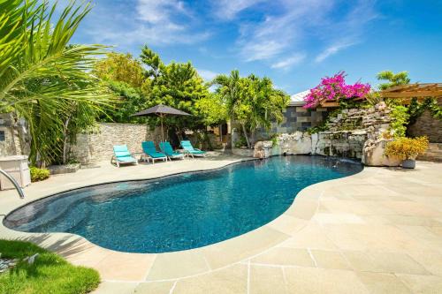Venetian Road Settlement Casa | Kokomo Deluxe King - King Cottage