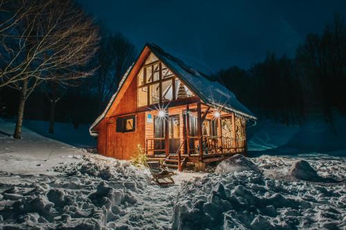 Mrkopalj Chalet De Esquí | Koliba Šume Pjevaju - robinzonski smjestaj, struja 12 V, voda iz cisterne