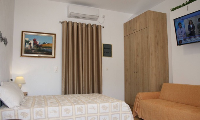 Atalanti Apartamento | KOLLITAKI - apartment on the beach road. Couple or family of three friendly