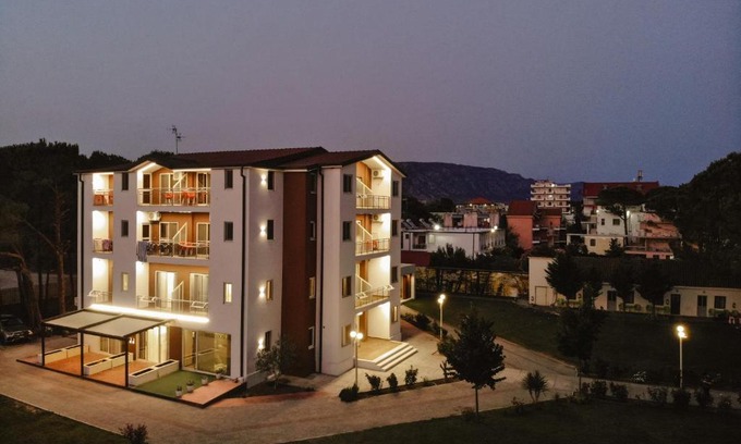 Velipoje Hotel | KOMPLEKSI ROYAL