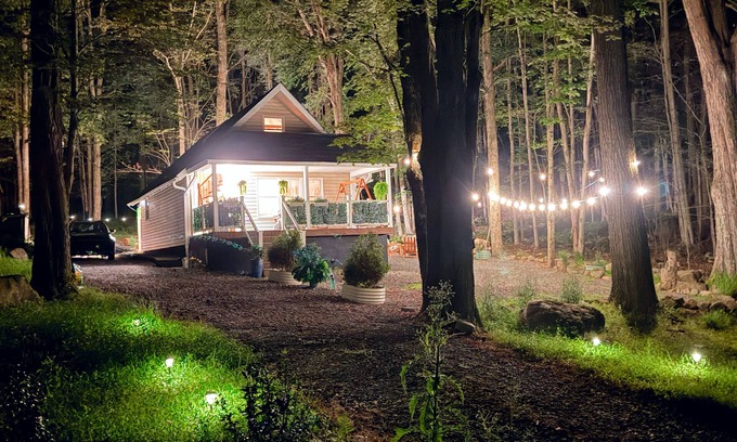 Pocono Lake Chalet De Esquí | Kona Cove Poconos is the perfect destination for romantic getaway.