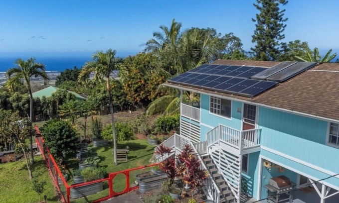 Kona Palisades Apartamento | Kona Garden Studio Ohana, private sunset lanai & seasonal fruit from the garden!