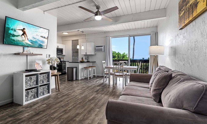 Historic Kailua Village Condominio | Kona Mansions#105 1st Floor, Remodeled Unit w/Ocean views & Air Conditioning