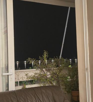 Kalamata Apartamento | Kons beach front