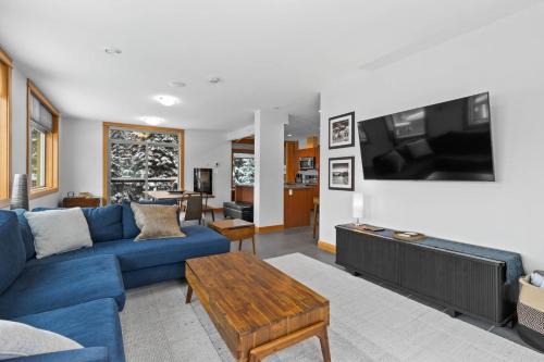 Sun Peaks Cabina | Kookaburra Lodge #203 By Bear Country