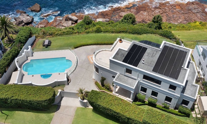 Avalon Beach Casa | Kookaburra, Ocean Front by TCC