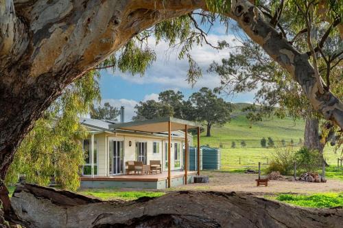 Sheans Creek Casa | Koolbury Cottage. Farmstay Valley Retreat