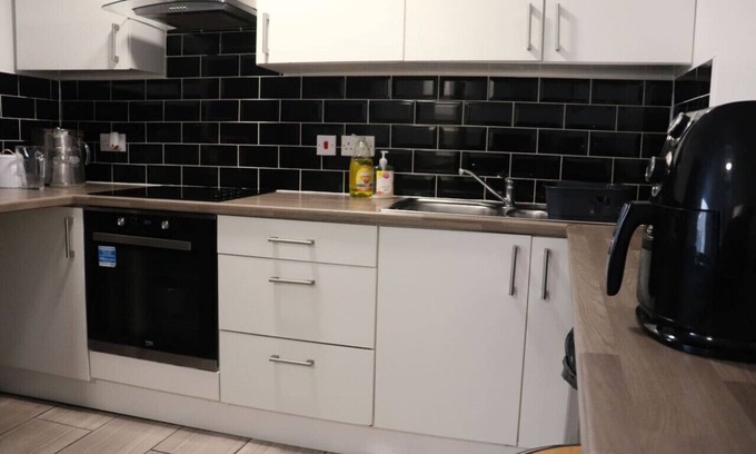 Anfield Cabina | Kop View Hotel - Sleeps 4 - Ensuite Room - 1