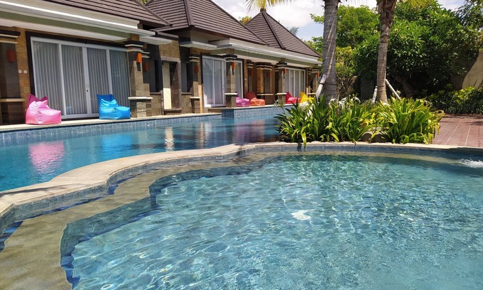 Gianyar Villa | Kori Maharani Villas - Acceso a la piscina de la laguna 5