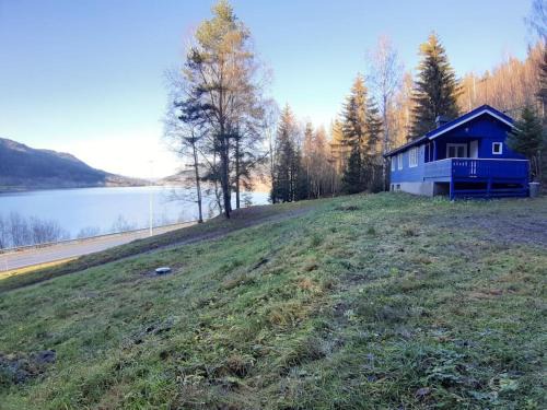Tretten Casa | Koselig blått hus - utsikt Losna