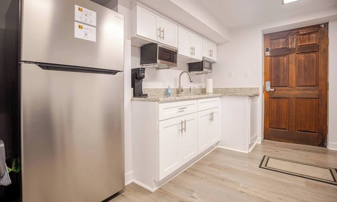 Baltimore Apartamento | Kosher 2 Bedroom 1 Bath Apartment, In the Eruv, w/ Kitchenette, Private Entry