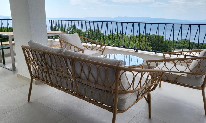 Kostrena Apartamento | Kostrena Hills Suite overlooking Kvarner Bay