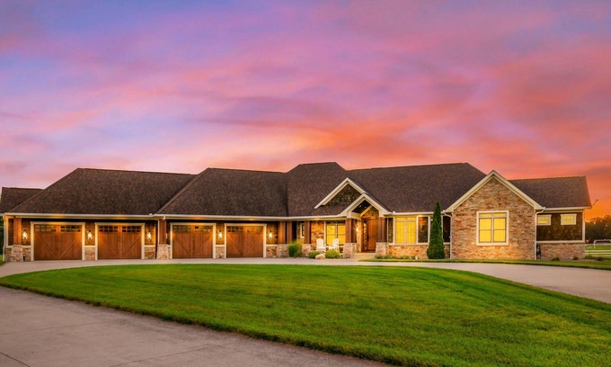 Wyatt Casa | Kountry Lane Stables | Horse Farm w/ HOT TUB + Fire Pit!