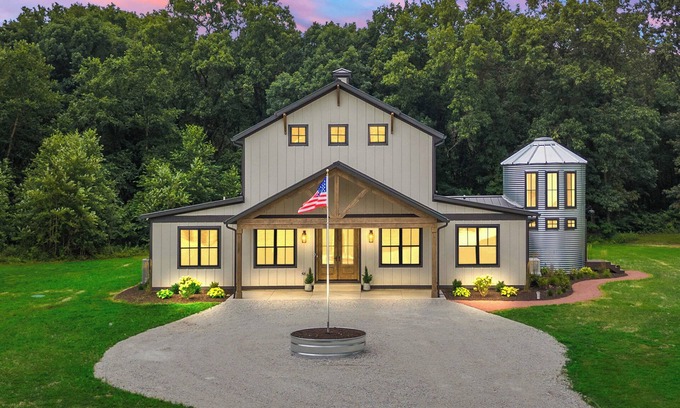 Tefft Casa | Kouts Home: High-End Retreat in Secluded Setting