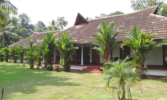 Muhamma Cama Y Desayuno | Kovilakam Lakeside Villa