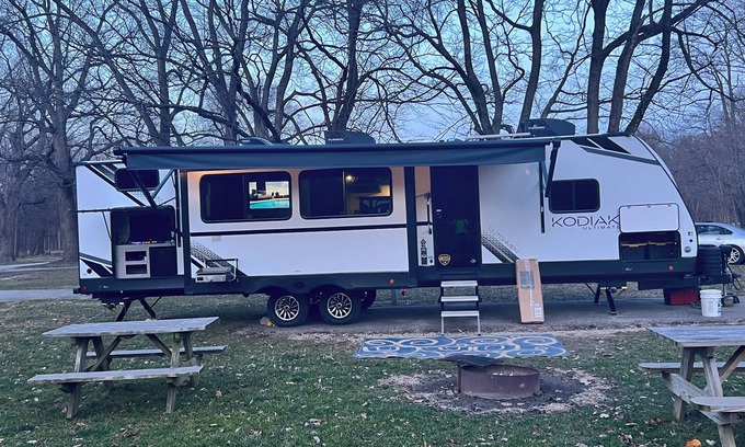 Stockwell Casa | Kozy Kodiak Camper in Beautiful Crawfordsville