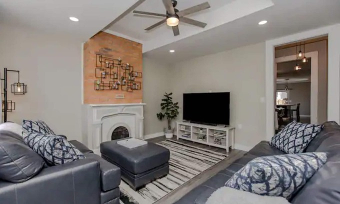 Latonia Casa | Kozy Korners: Homey, Walkable, 1 mile to DT Cincy!