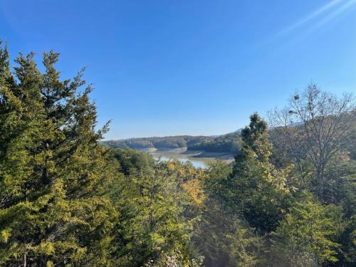 Sevierville Casa | Kozy Retreat At The Lake by American Patriot Getaways