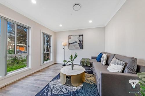 Austral Casa | KozyGuru | Austral | 5 Bed Comfy House