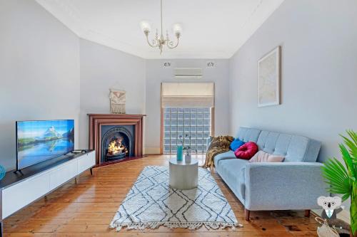 Campsie Casa | KOZYGURU Campsie Oldie-but-goodie look 4 Bed House NCA011