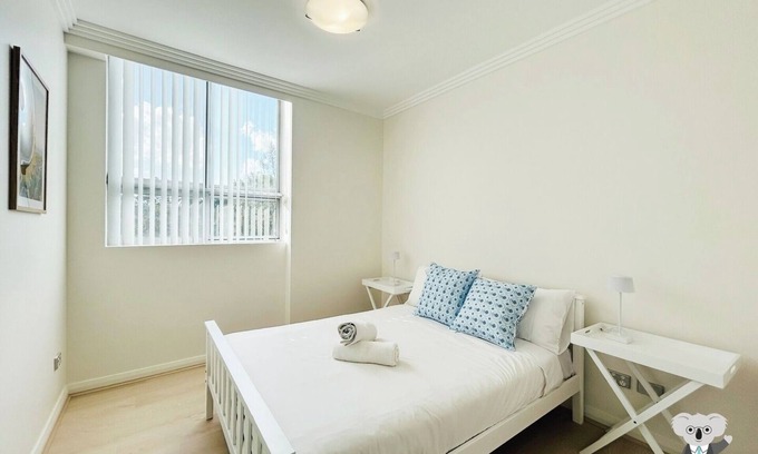 Homebush West Apartamento | KozyGuru | Homebush West | 3Bed 2Bath Apt +Parking