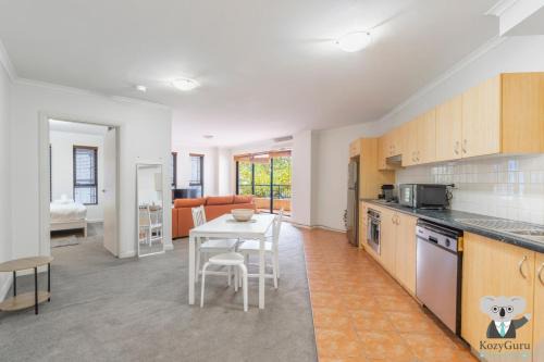 Redfern Apartamento | KozyGuru | Redfern | Cozy Apt near Train Station