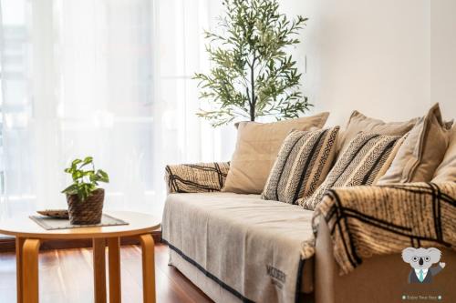 Waterloo Apartamento | KozyGuru | Waterloo| Modern 2Level 2BR Apt Parking