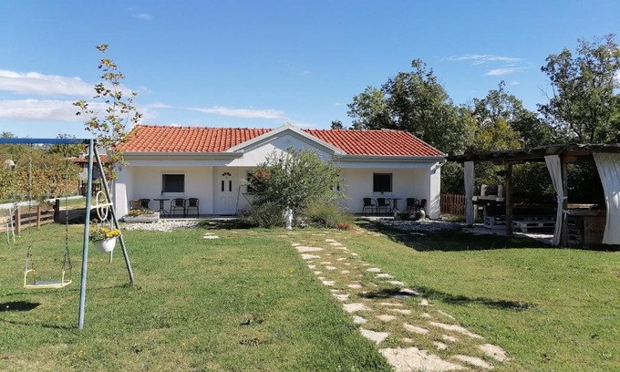 Ljubuski Casa | Kristalni Slap Kravice
