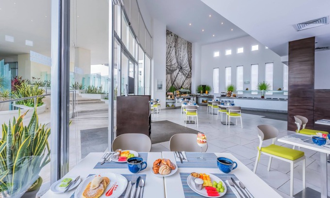 Centro de Cancún Hotel | Krystal Urban Cancun & Beach Club