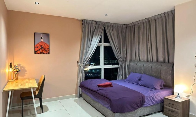 Taman Century Apartamento | KSL 2Bedroom with WiFi Netflix 58 inch TV high floor balcony