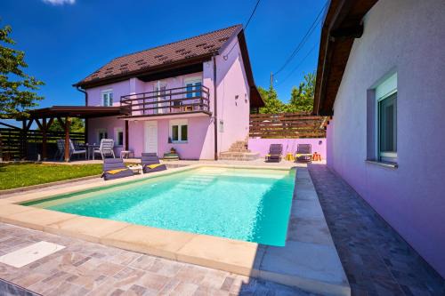 Klake Chalet De Esquí | Kuća za odmor s bazenom TeriHy