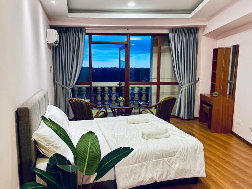Kampung Surabaya Apartamento | Kuching City Center Riverbank Suites With Marvelous River View