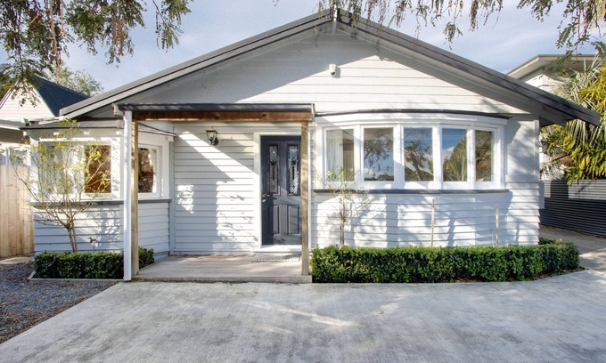 Clifton Casa | Kuku Villa - Te Awanga Holiday Home
