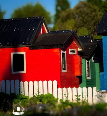 Lembang Chalet De Esquí | KUMA KUMI VILLAGE - Colorful Cabins in Maribaya, Lembang
