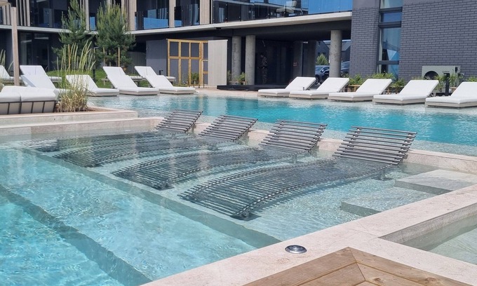 Palanga Apartamento | Kunigiskes Apt- Sleeps 4 - Pool & Hot Tub