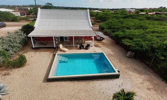 Kralendijk Casa | Kunuku Bieuw or old knoek, we offer you this authentic house with pool.