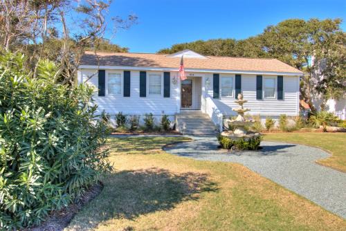 Kure Beach Casa | Kure Cottage by Carolina Beach Realty