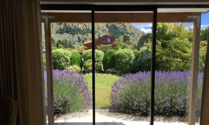 Kurow Casa | Retiro moderno jardín de Kurow